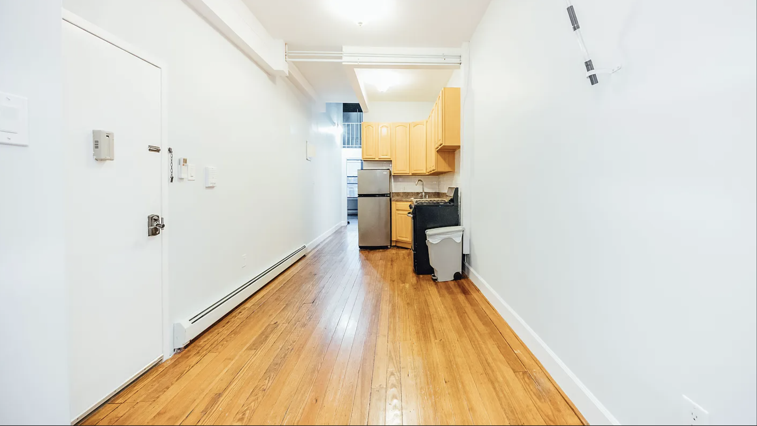 132 Jefferson Street, Unit 3L Brooklyn, NY 11206 - Photo 4 of 12 a bathroom with a bathtub and a hallway