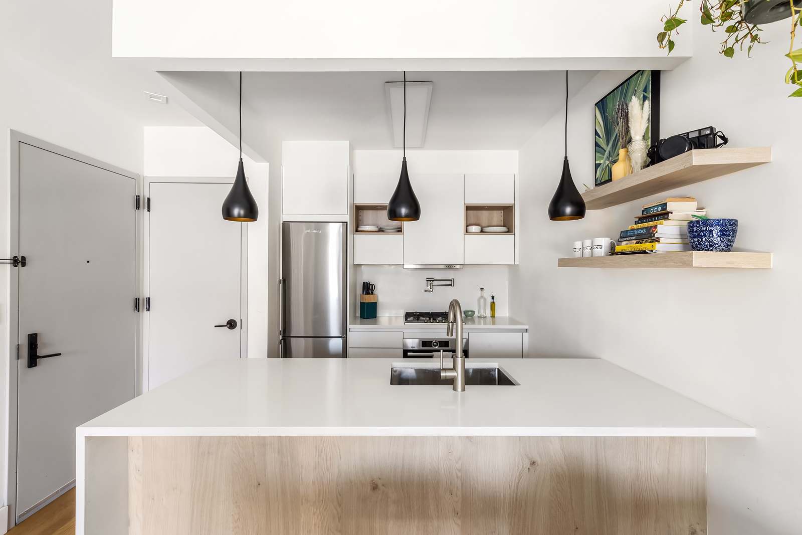 77 Kingsland Avenue, Unit 2F Brooklyn, NY 11211 - Photo 2 of 10