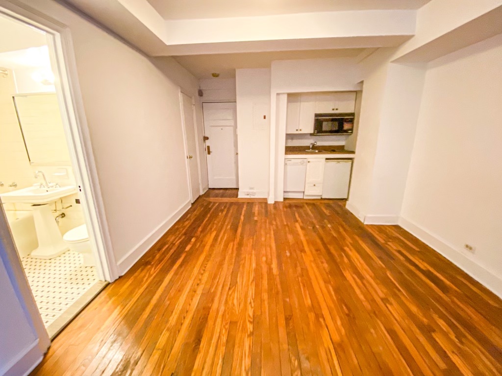 5 Tudor City Place, Unit 618 Manhattan, NY 10017 - Photo 2 of 9