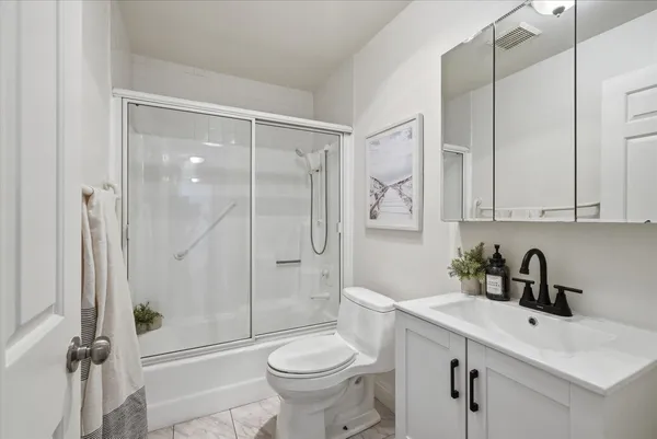 $1,180,000 | 12321 Ocean Park Boulevard, Unit 18, Los Angeles, CA 90064