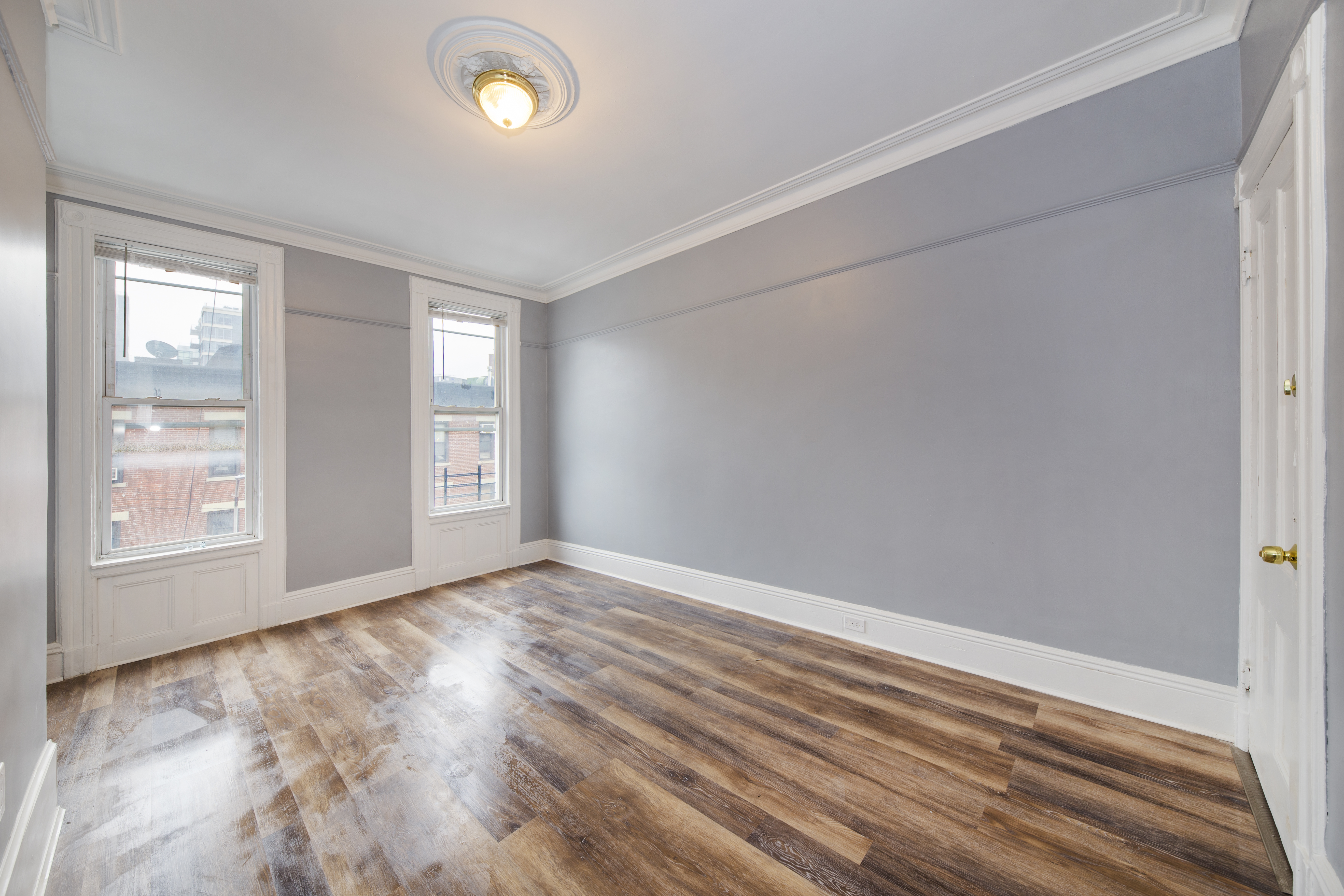 11-23 47th Road, Unit 3R Queens, NY 11101 - Photo 2 of 7