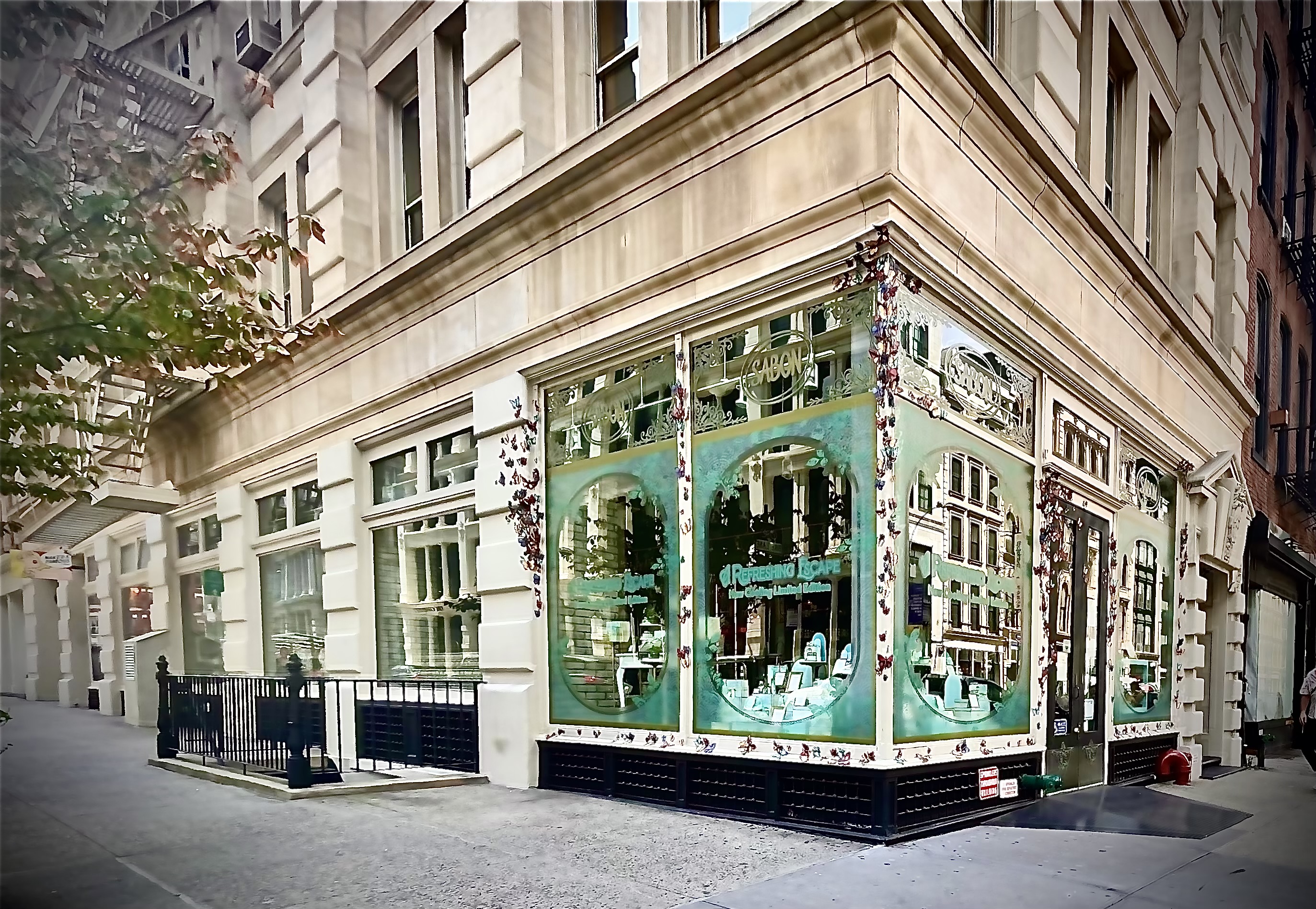 458 Broadway, Unit RETAIL Manhattan, NY 10013 - Photo 1 of 2 front view of a building