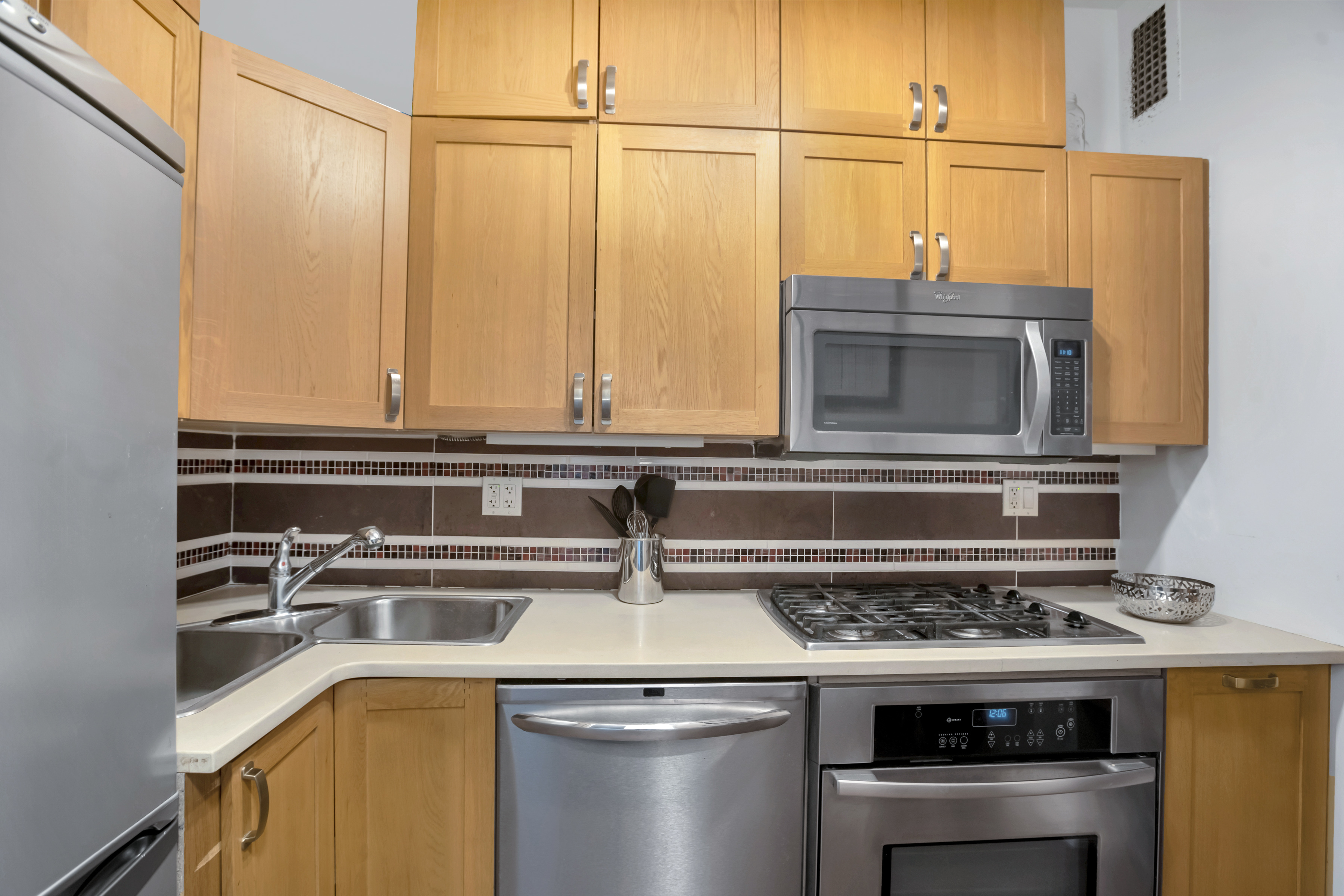 201 East 21st Street, Unit 15D Manhattan, NY 10010 - Photo 4 of 7