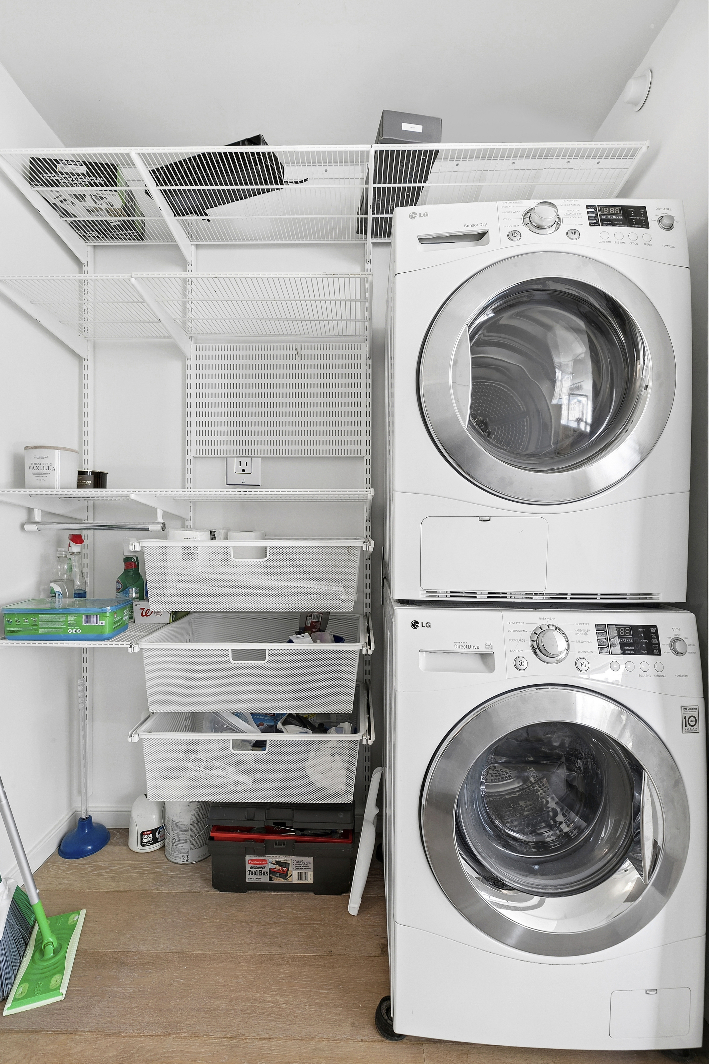 101 West 87th Street, Unit 505 Manhattan, NY 10024 - Photo 13 of 15 a utility room with dryer and washer