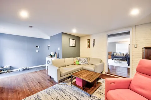 Contact Agent | Wayne Avenue, Springfield, PA 19064