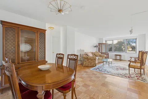 $620,000 | 70-25 Yellowstone Boulevard, Unit 2M | Forest Hills