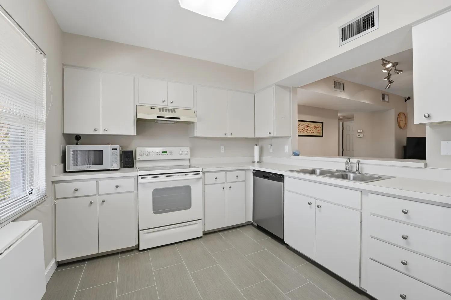 $297,500 | 304 108th Street West, Unit 110, Bradenton, FL 34209