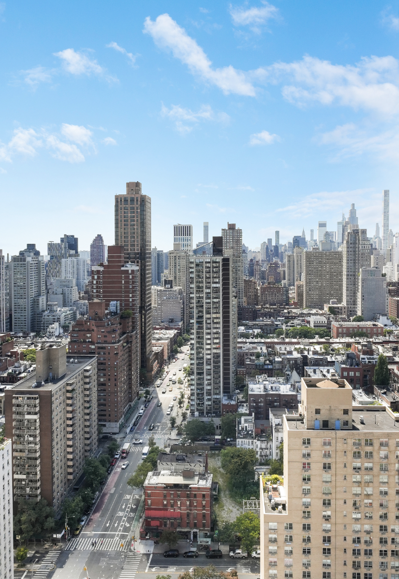 360 East 88th Street, Unit 34A Manhattan, NY 10128 - Photo 24 of 35 a city view with lot of high rise buildings