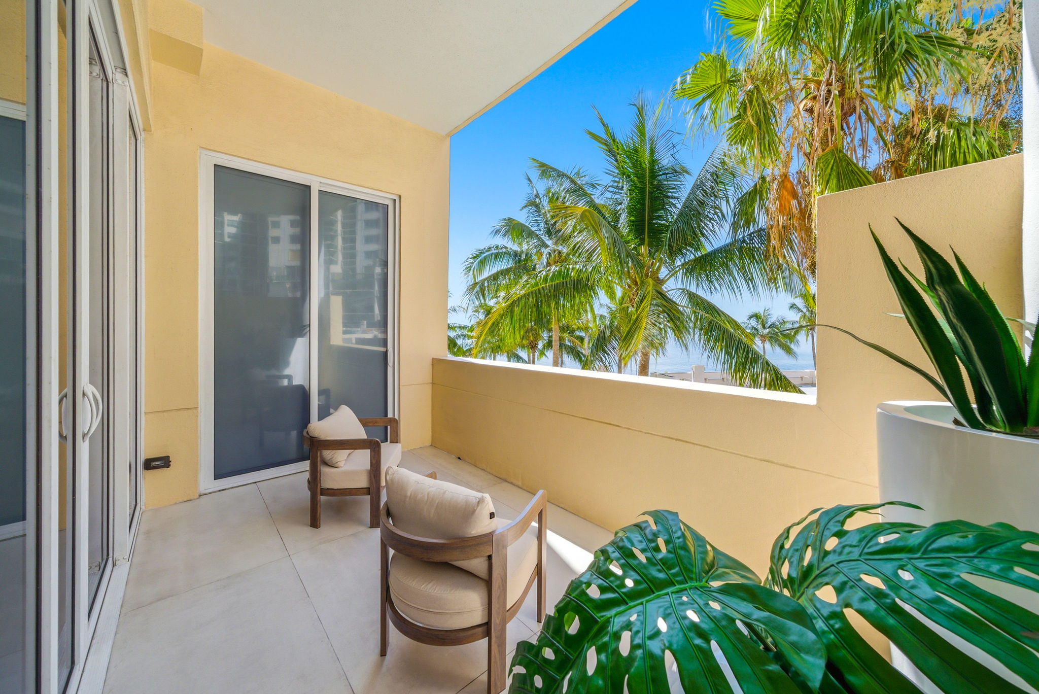 808 Brickell Key Drive, Unit 408 Miami, FL 33131 - Photo 2 of 36