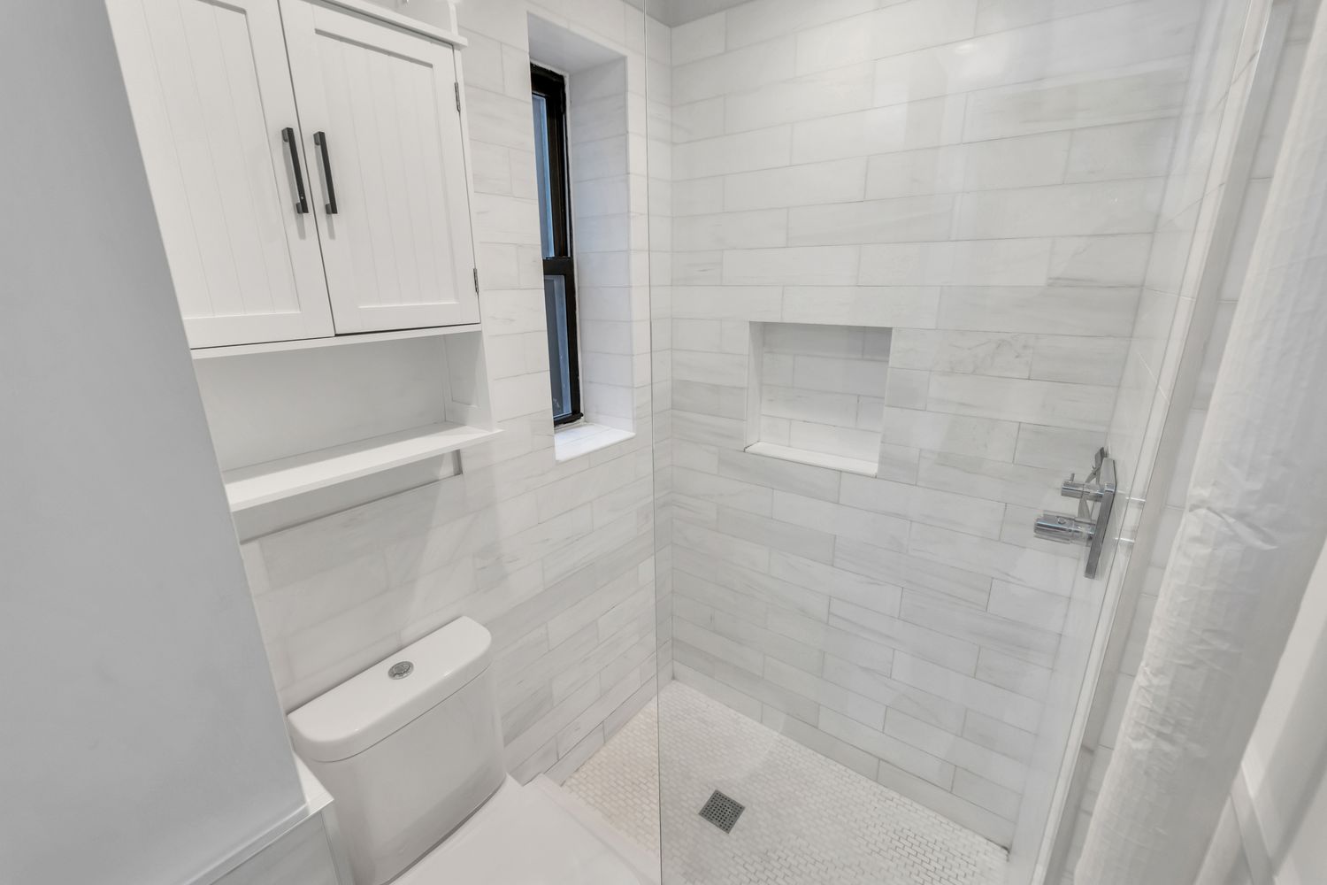 223 West 10th Street, Unit 2C Manhattan, NY 10014 - Photo 7 of 11 a bathroom with a bathtub