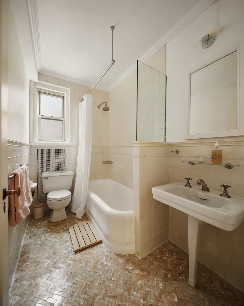 $1,695,000 | 44 Gramercy Park North, Unit 15D | Gramercy