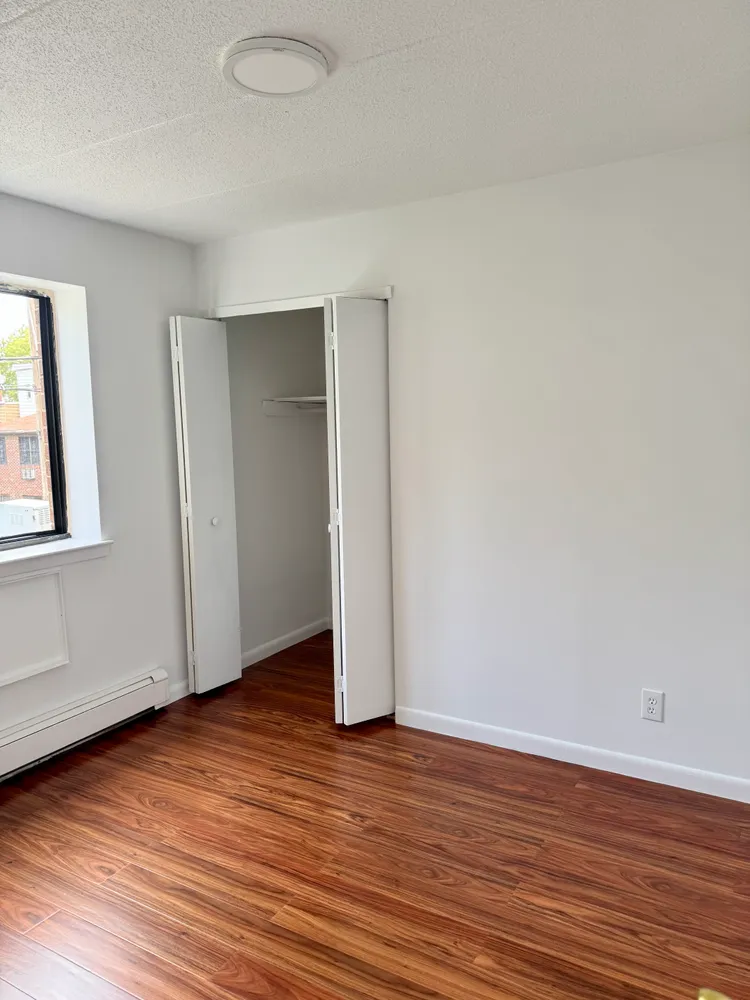 $3,300 | 59-06 38th Avenue, Unit 4B | Woodside