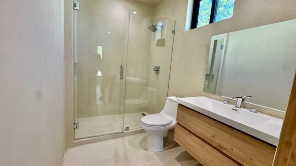 $7,995 | Yarmouth Avenue, Encino, CA 91316