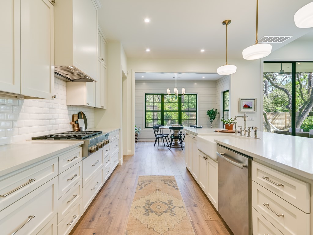 4102 Deepwoods Drive Austin, TX 78731 - Photo 11 of 29