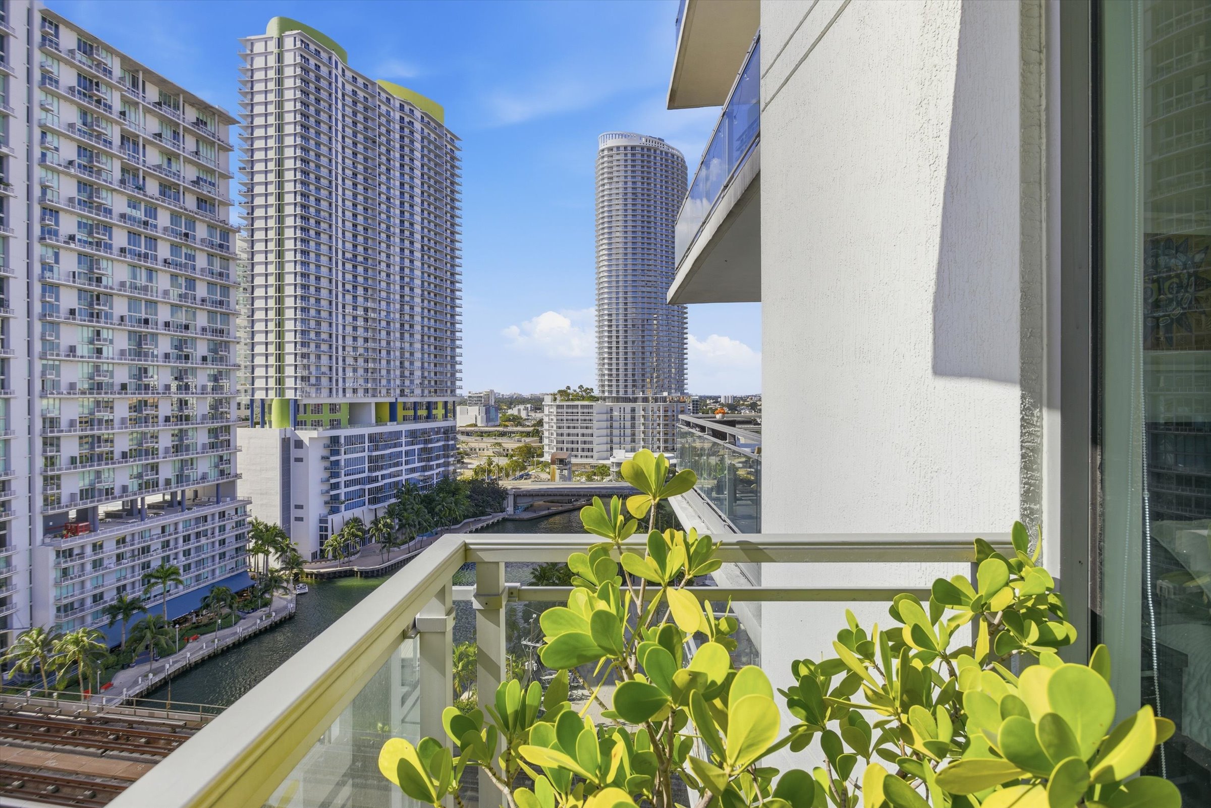 92 Southwest 3rd Street, Unit 1604 Miami, FL 33130 - Photo 7 of 54 Gallery Image 7