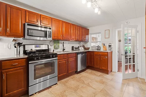 363 6th Street Brooklyn, NY 11215 - Photo 4 of 13