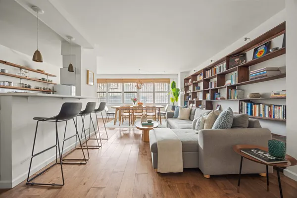 $900,000 | 135 Ocean Parkway, Unit 1M | Kensington