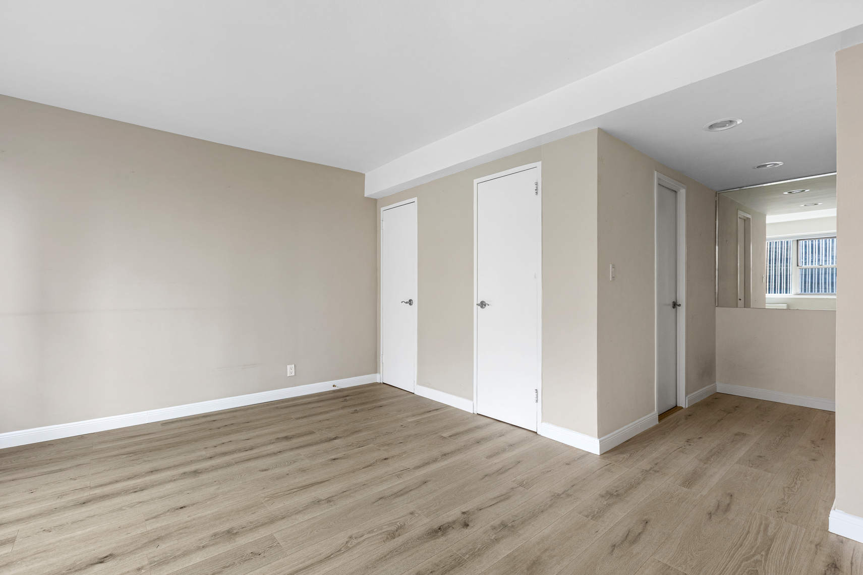 321 East 48th Street, Unit 14B Manhattan, NY 10017 - Photo 9 of 15