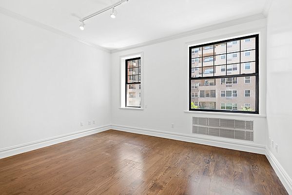 12 5th Avenue, Unit 61 Manhattan, NY 10011 - Photo 4 of 8