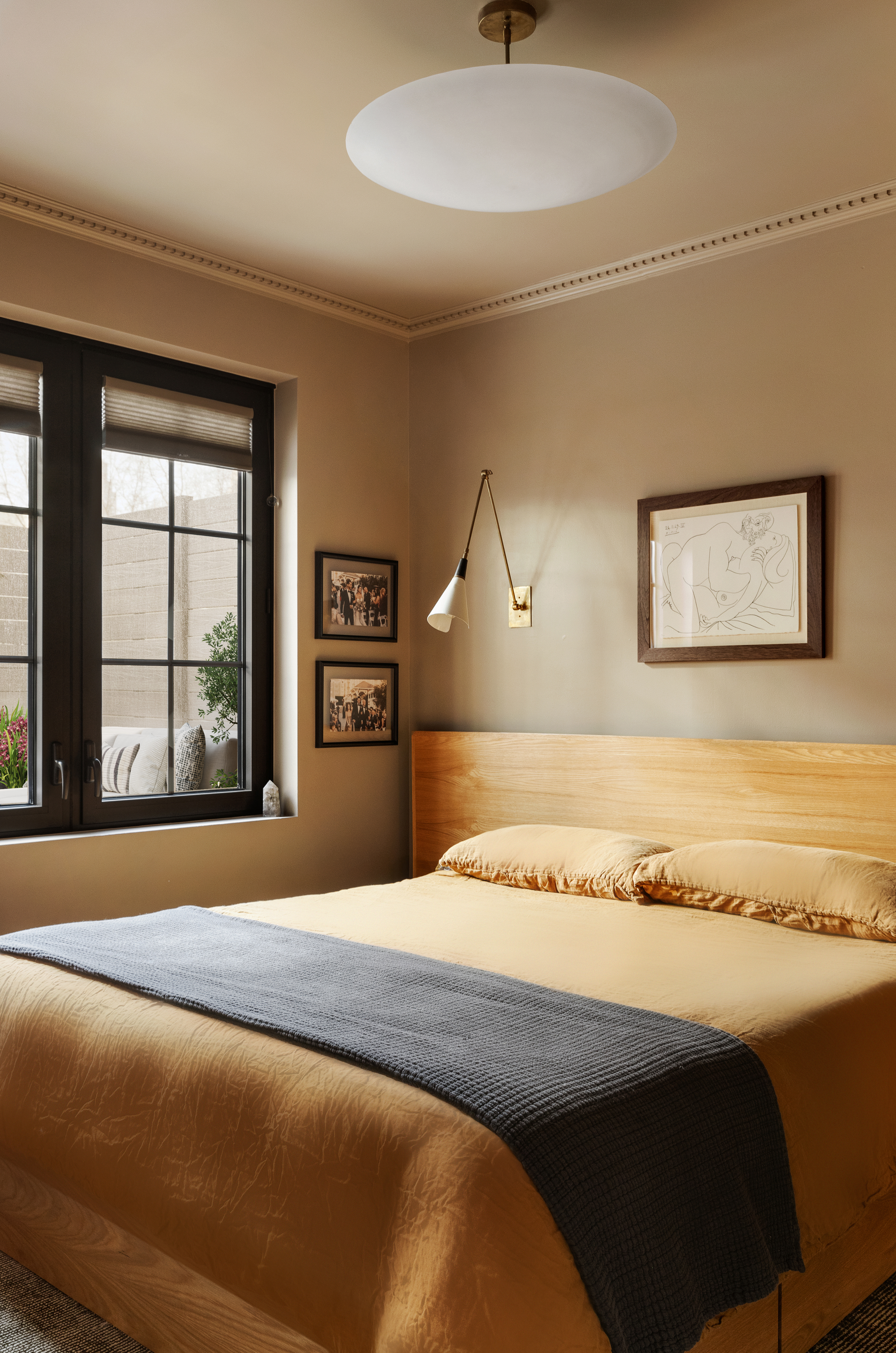 300 West 122nd Street, Unit 5N Manhattan, NY 10027 - Photo 8 of 28 a bedroom with a large bed and a window
