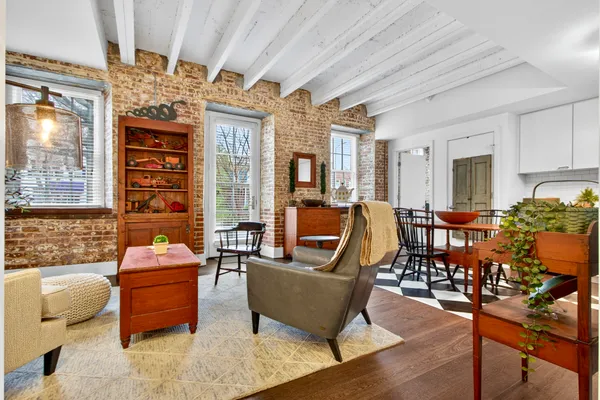 $825,000 | North Washington Street, Alexandria, VA 22314