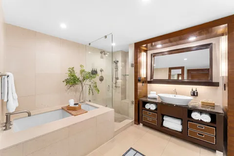 $600,000 | 6801 Collins Avenue, Unit DOOR 606, Miami Beach, FL 33141