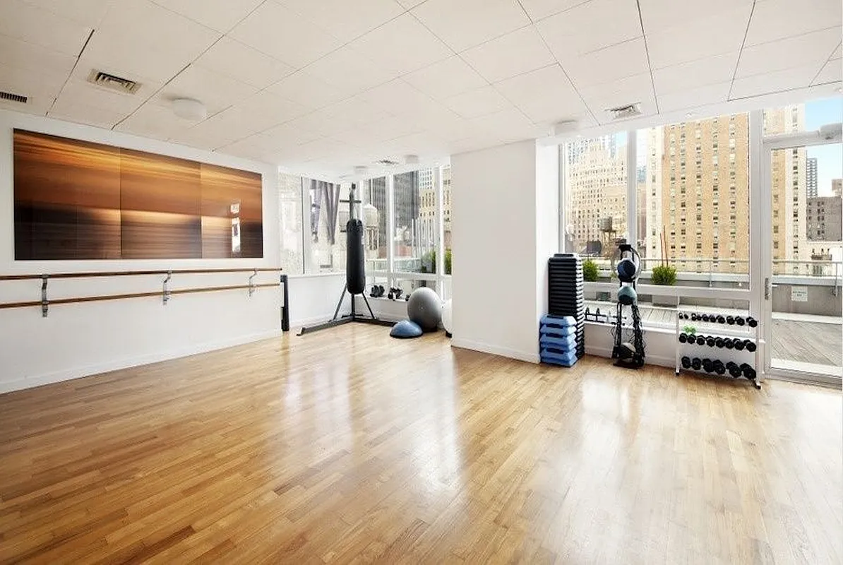 247 West 46th Street, Unit 1206 Manhattan, NY 10036 - Photo 11 of 15
