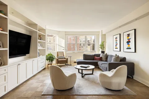 $2,295,000 | 135 East 83rd Street, Unit 14B | Upper East Side