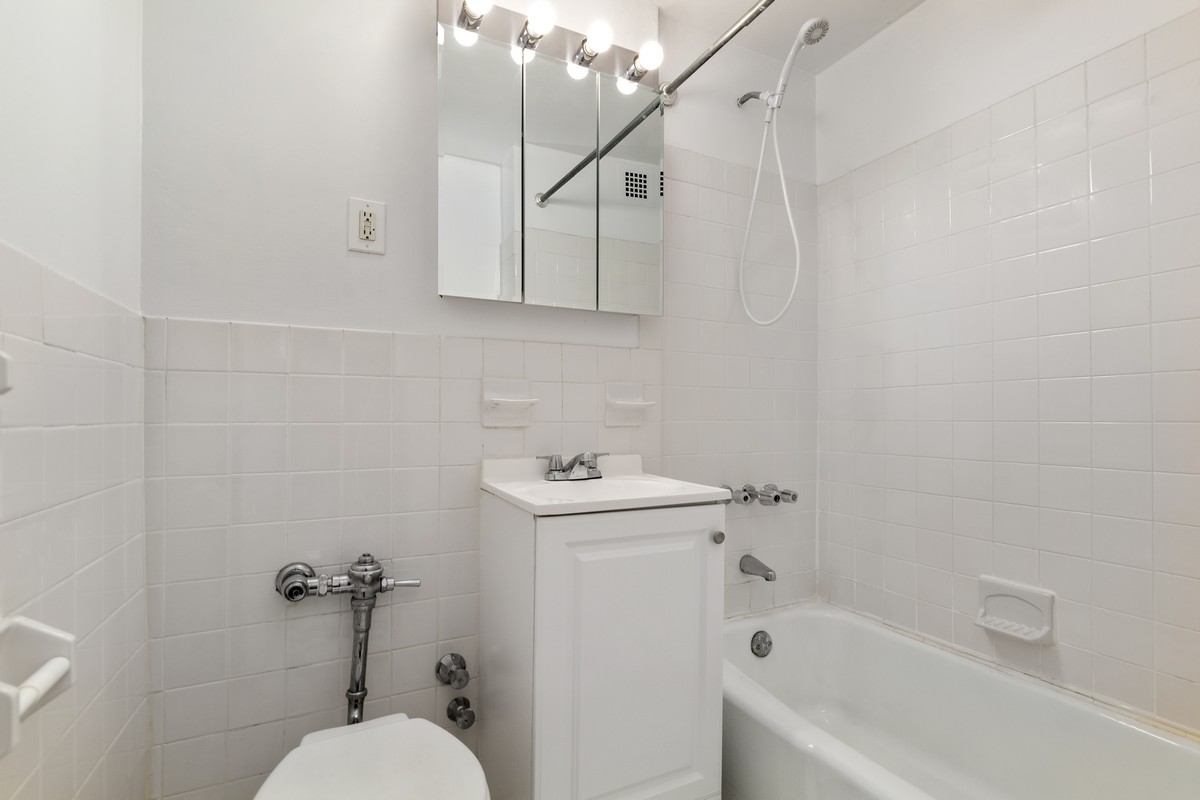 229 East 29th Street, Unit 5R Manhattan, NY 10016 - Photo 5 of 6