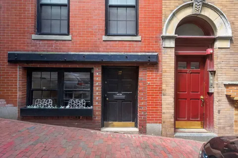 $579,500 | 17 Grove Street, Unit 1, Boston, MA 02114