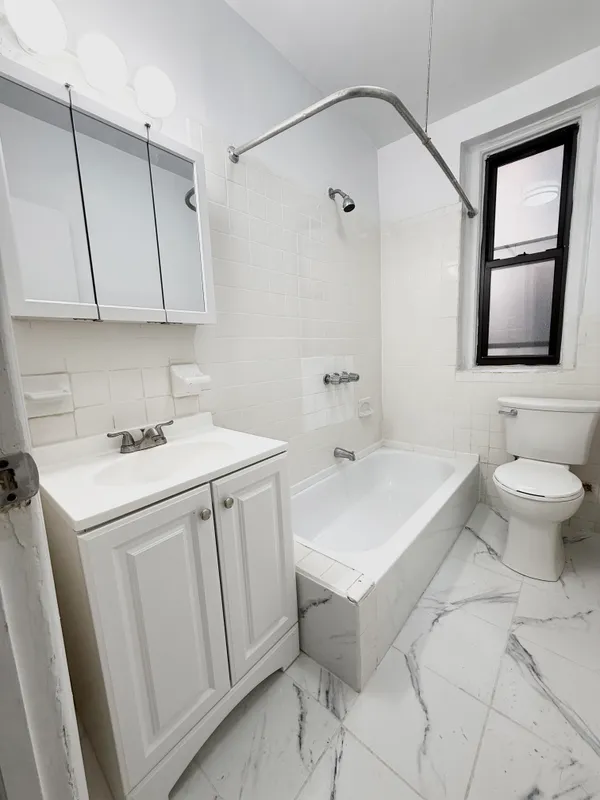 $2,400 | 30 Seaman Avenue, Unit 2K | Inwood