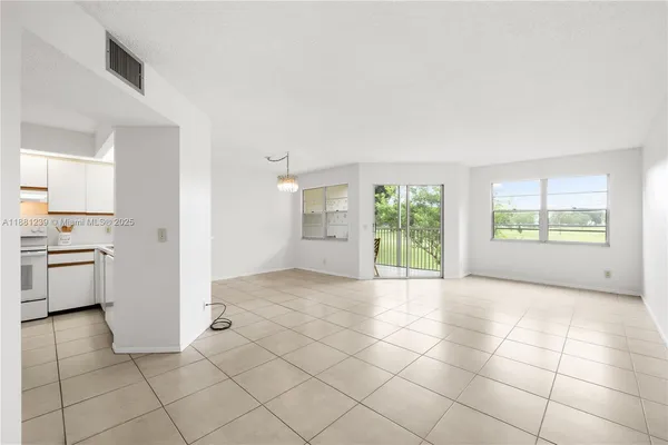 $158,000 | 901 Southwest 128th Avenue, Unit 212E, Pembroke Pines, FL 33027