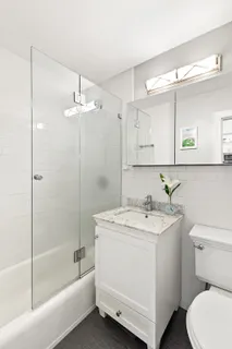 $725,000 | 201 East 25th Street, Unit 5F | Kips Bay