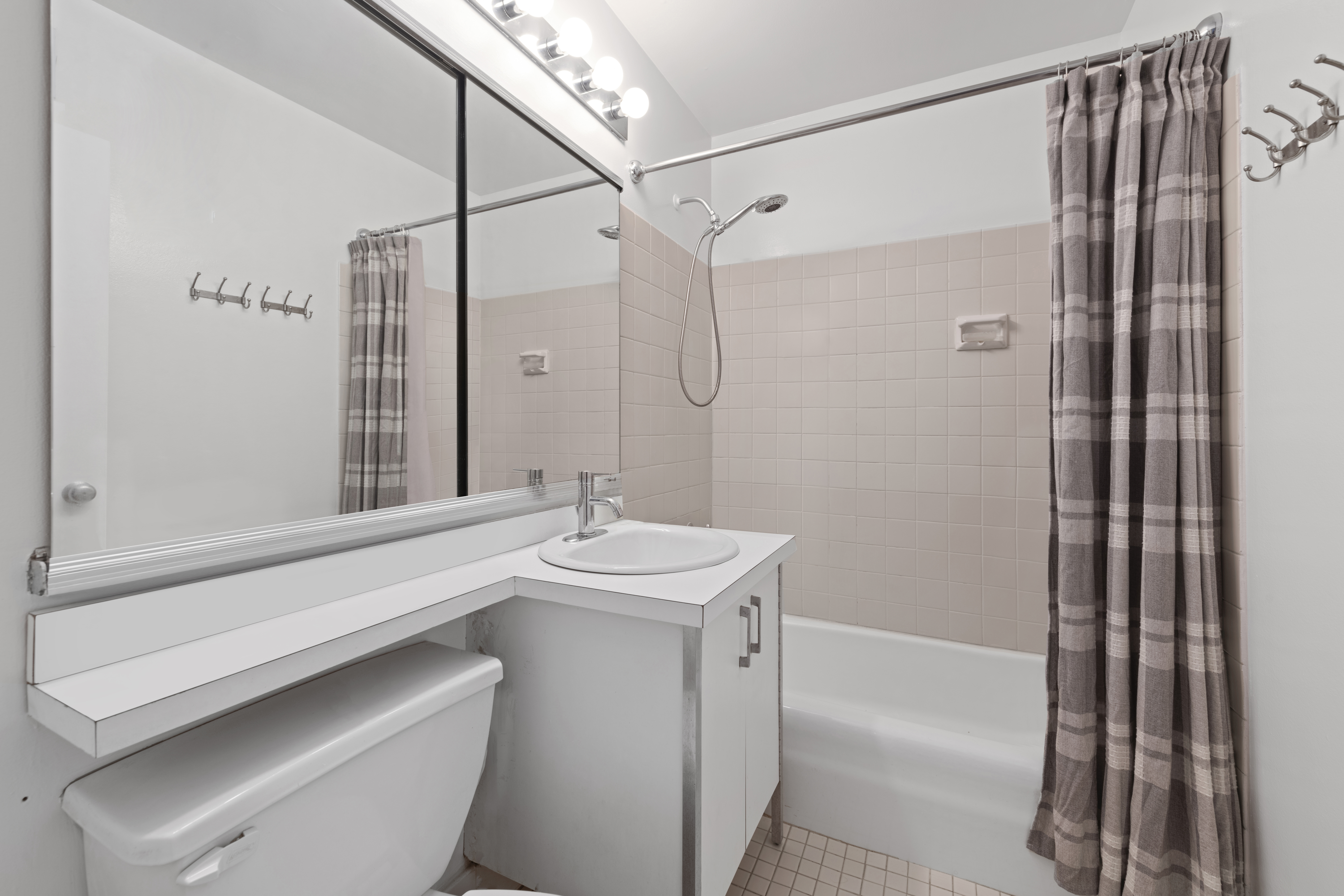 622 Washington Street, Unit 5B Manhattan, NY 10014 - Photo 5 of 7