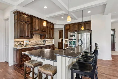 $1,250,000 | 16630 54th Court North, Plymouth, MN 55446