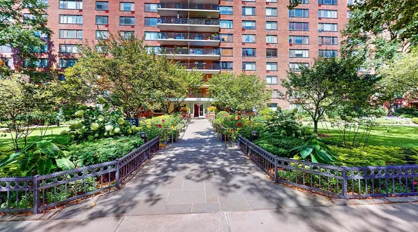 $3,800 | 382 Central Park West, Unit 8G | Upper West Side