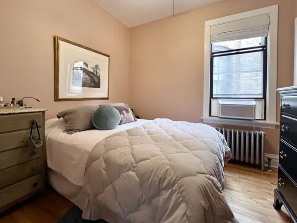 $1,200,000 | 2020 West Waveland Avenue, Chicago, IL 60618