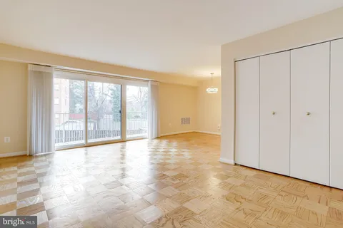 $465,000 | 4360 Cherry Hill Road, Unit 103, Arlington, VA 22207