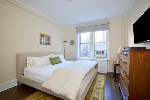 $2,485,000 | 161 East 79th Street, Unit 7B | Upper East Side