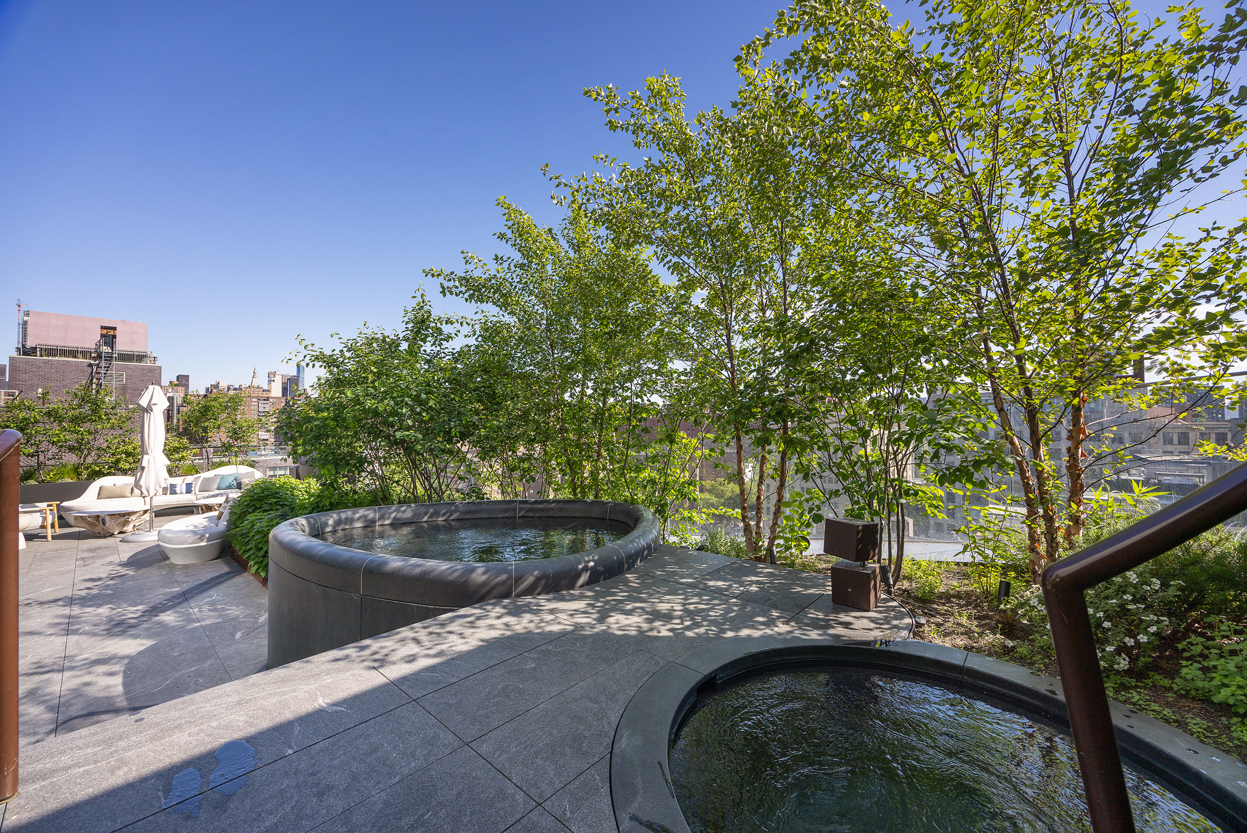 520 West 28th Street, Unit PH37 Manhattan, NY 10001 - Photo 21 of 45 a view of a backyard with sitting area