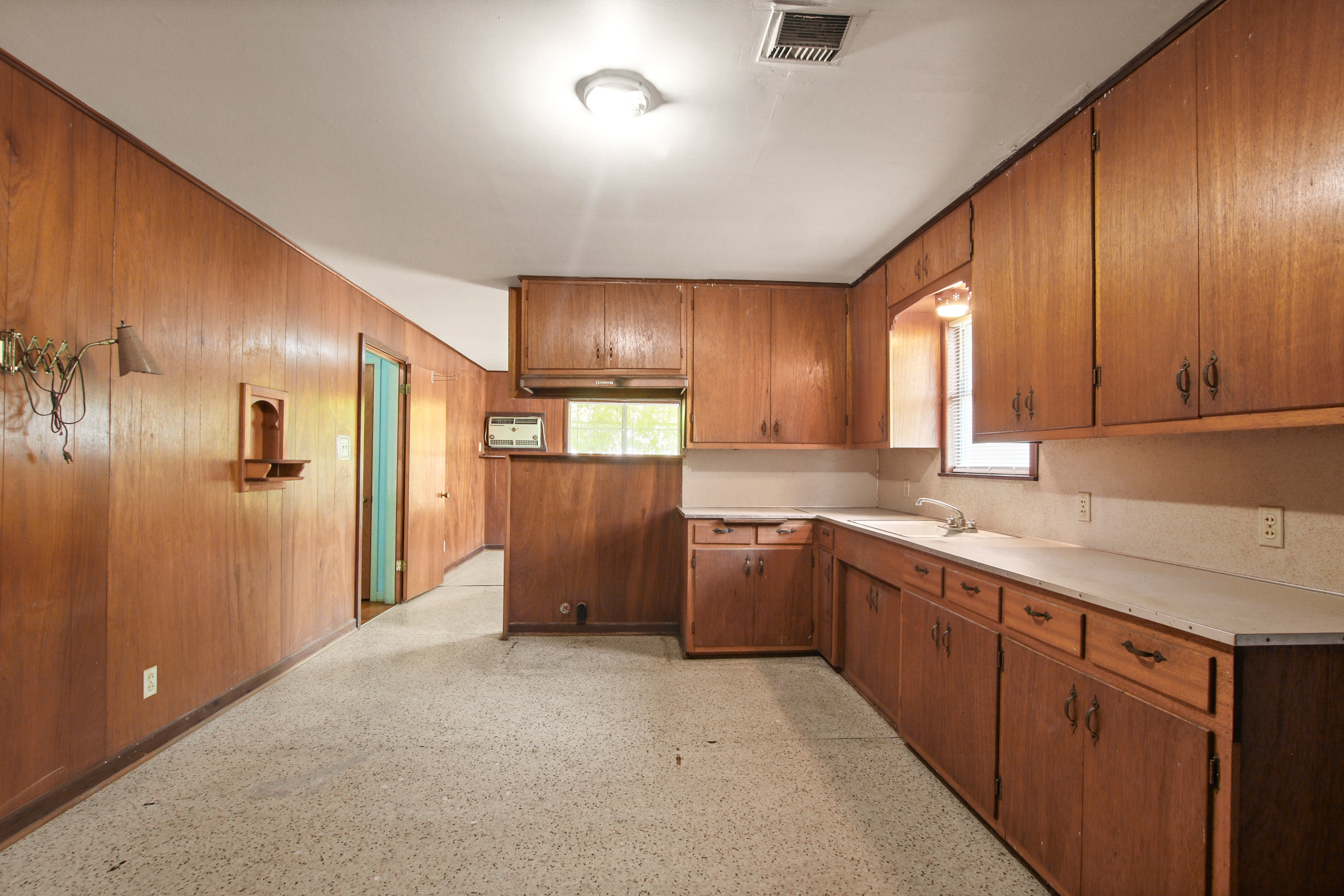 1007 Kimbro Street Taylor, TX 76574 - Photo 9 of 34