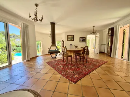 $1,620,410 | 661 Avenue Val D'azur, Sanary-sur-Mer, France 83110