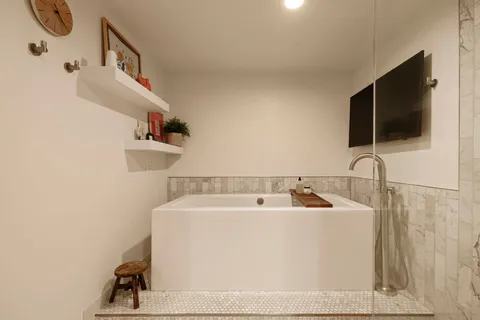 $1,499,000 | 10450 Wilshire Boulevard, Unit 7E, Los Angeles, CA 90024