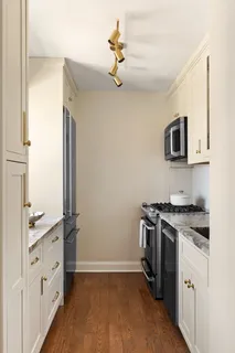 $935,000 | 178 East 80th Street, Unit 15C | Upper East Side