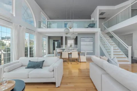 $2,275,000 | 11723 Goshen Avenue, Unit 302, Los Angeles, CA 90049