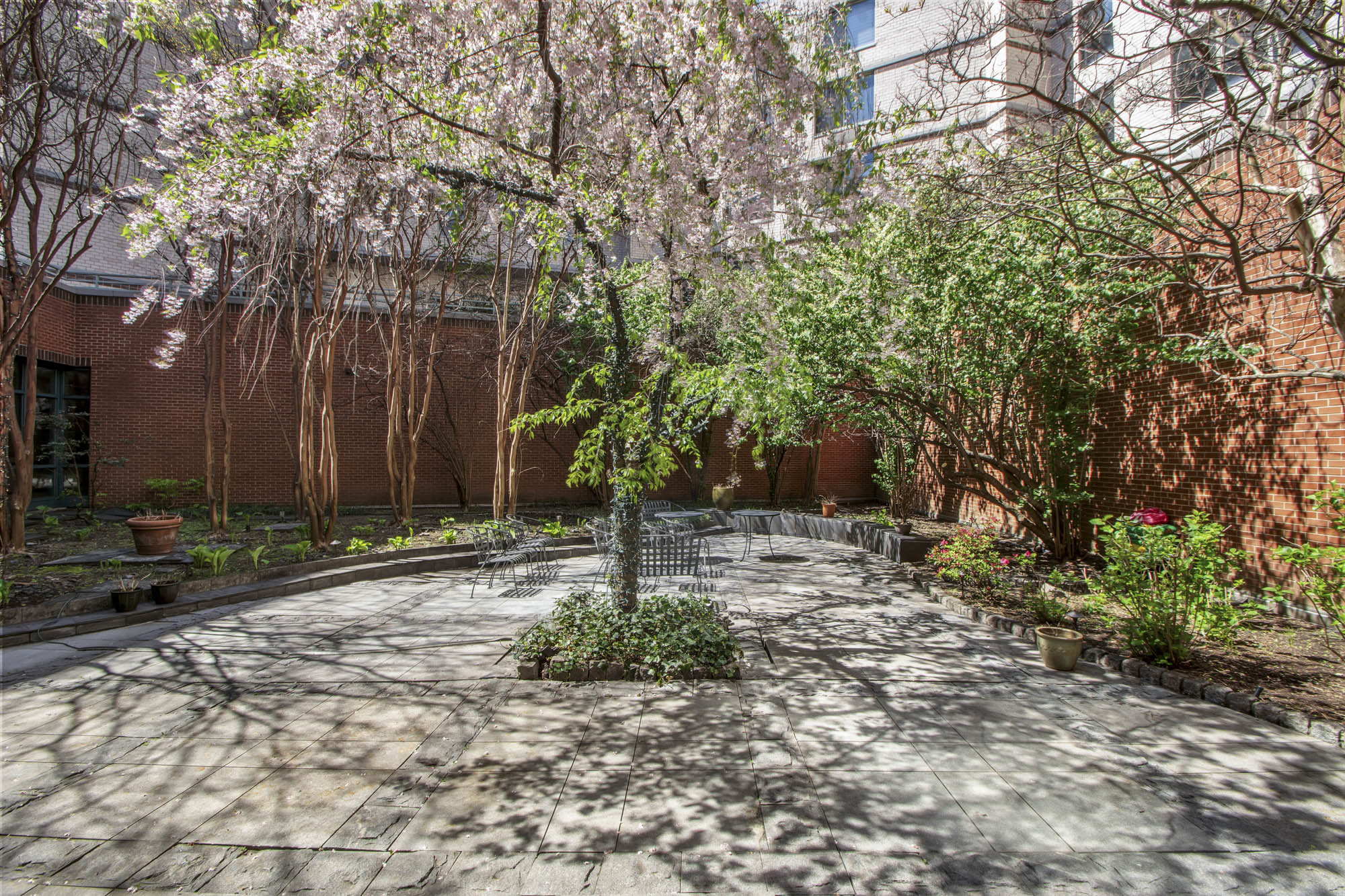 21 South End Avenue, Unit PH1A Manhattan, NY 10280 - Photo 30 of 32 a pathway of a house with a yard