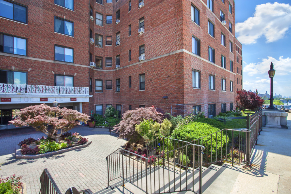 159-34 Riverside Drive West, Unit 2H Manhattan, NY 10032 - Photo 8 of 11