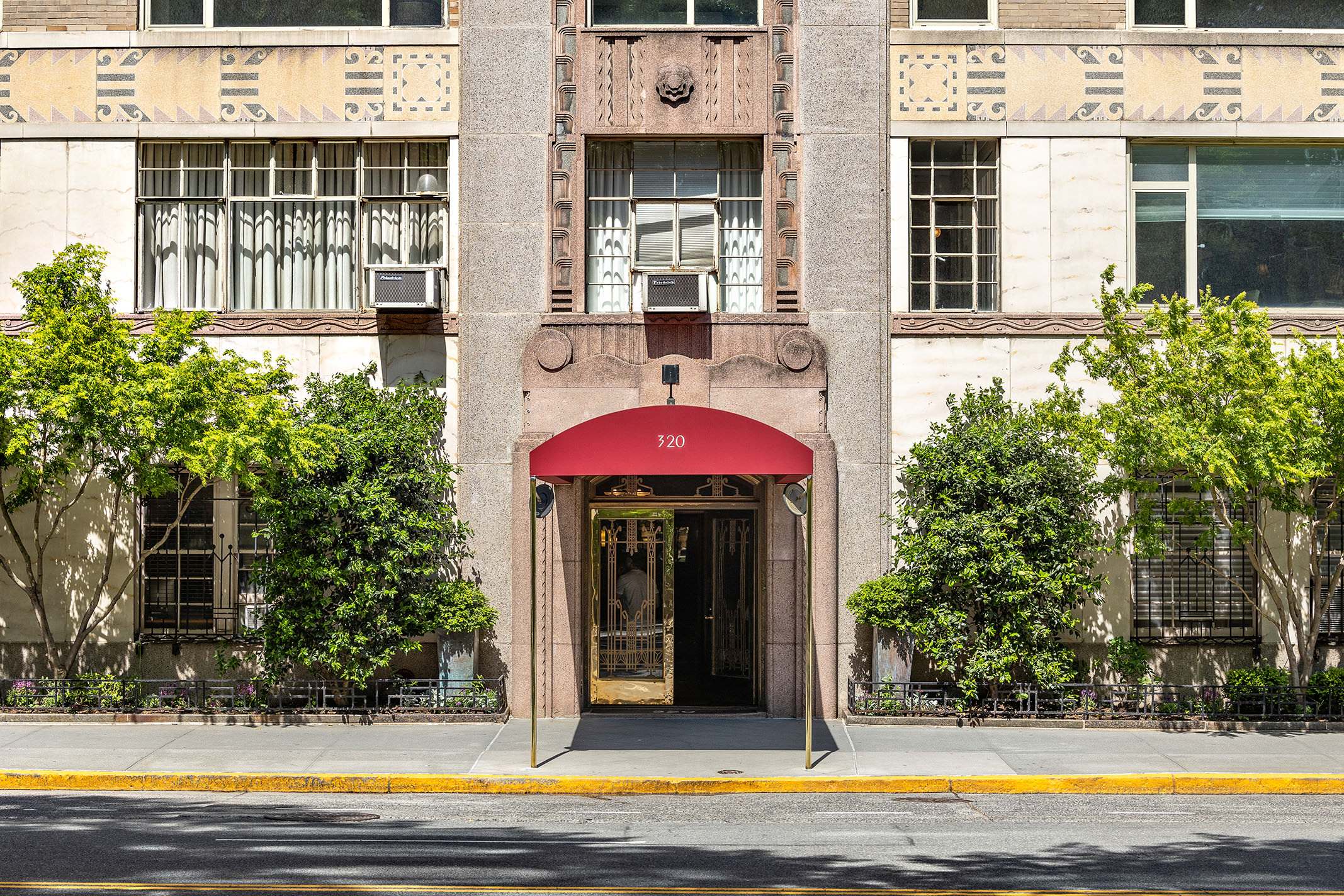 320 Central Park West, Unit 7L Manhattan, NY 10025 - Photo 12 of 16 a view of a house with backyard and sitting area