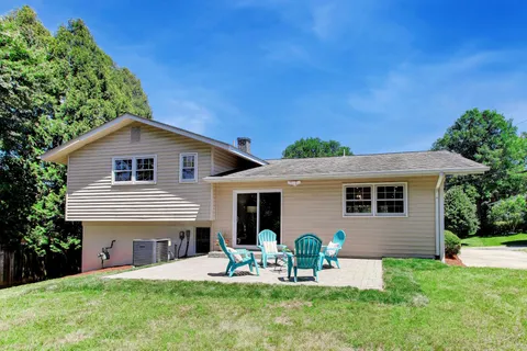 $1,095,000 | 11832 Enid Drive, Potomac, MD 20854