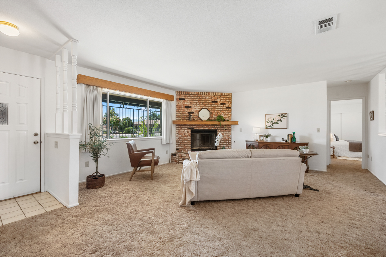 12450 Algonquin Road Apple Valley, CA 92308 - Photo 8 of 56